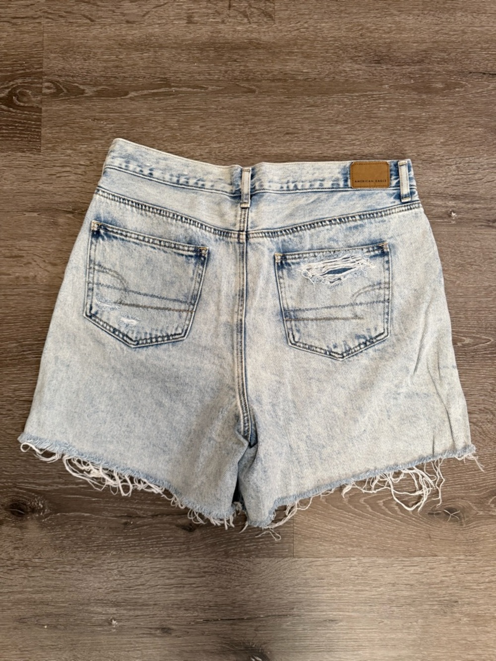 American Eagle Outfitters Light Wash Distressed Denim Jean Mom Shorts - Picture 2 of 5